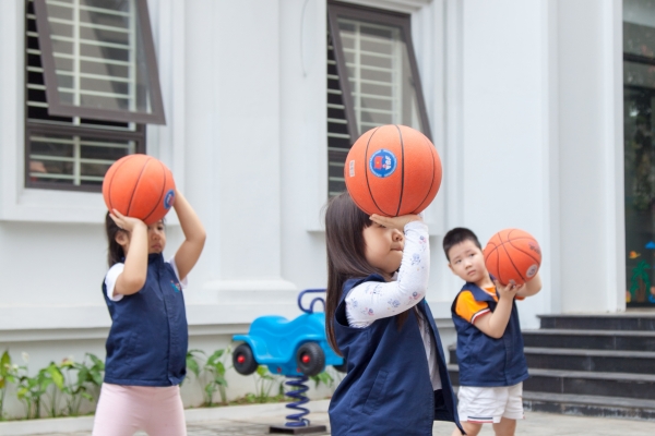 Giáo viên Hanoi Center Kids chia sẻ cách giúp con tăng chiều cao