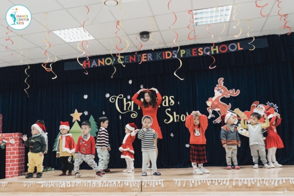 Christmas Show ấm cúng tại Hanoi Center Kids
